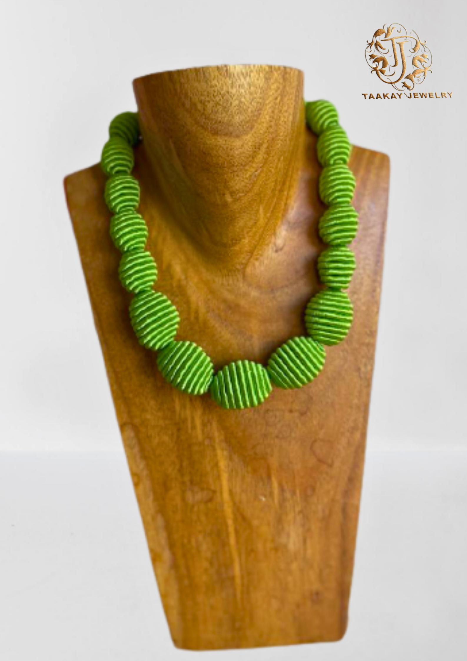 Collier ras de cou fils de soie "Lueur de Soie" fluo