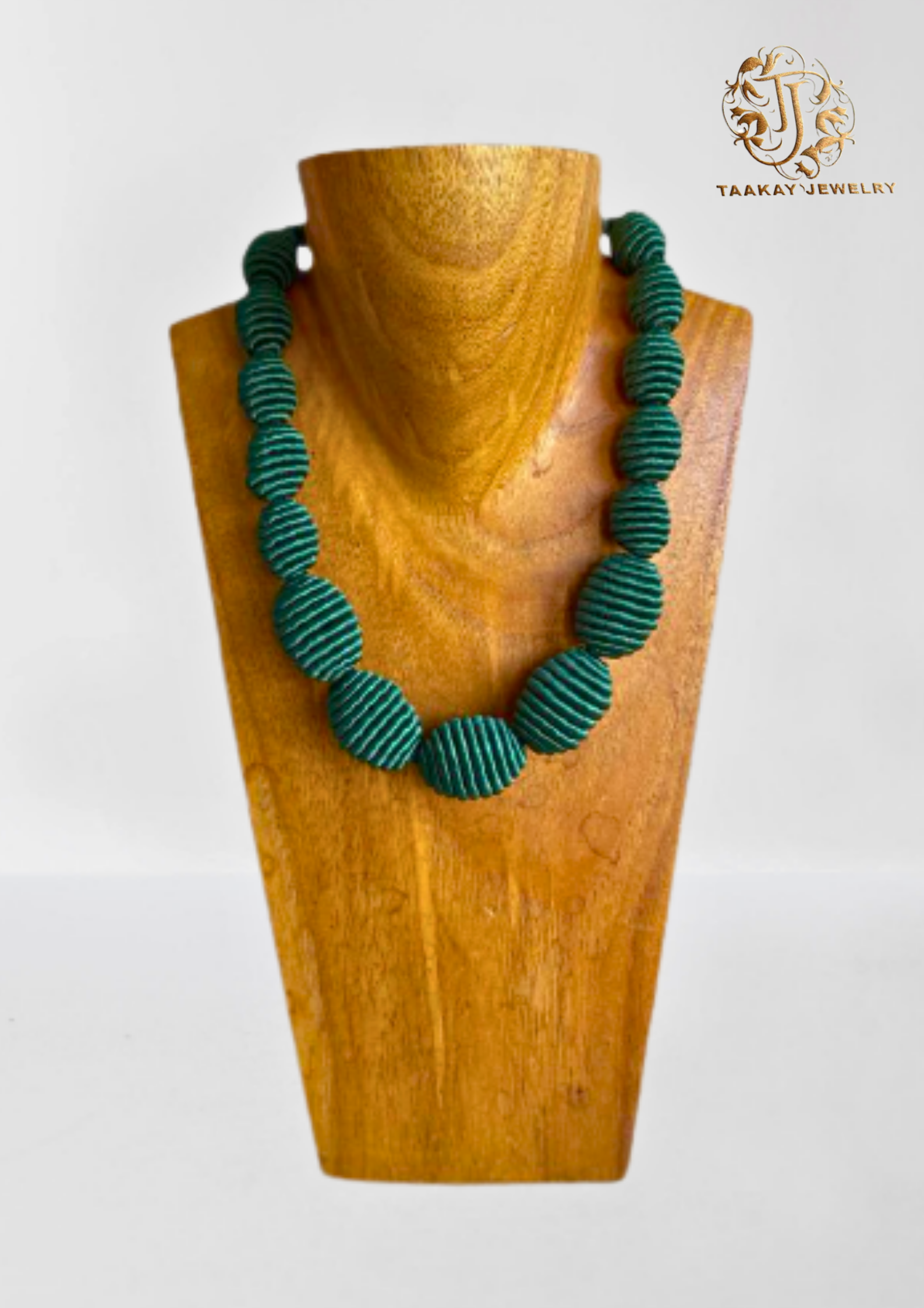 Collier ras de cou fils de soie "Lueur de Soie" vert